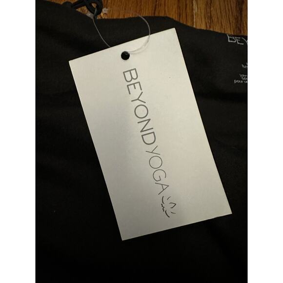 Beyond Yoga NWT Hidden Pocket Infinity Scarf Black One Size Stretchy Comfort - Picture 3 of 8